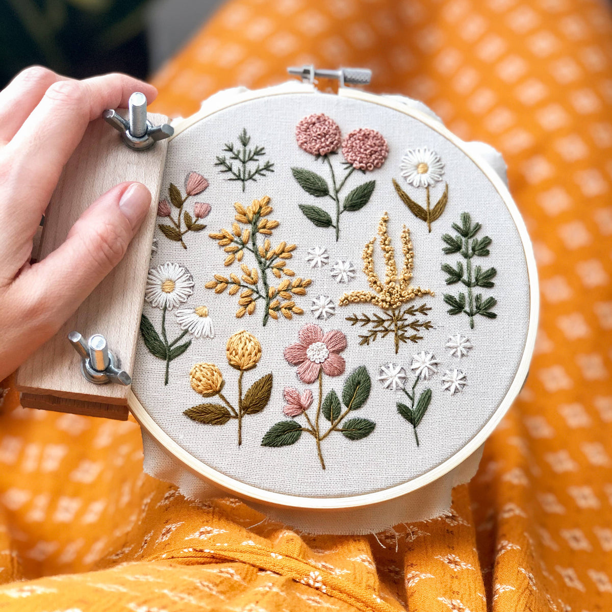 Vintage Floral Embroidery DIY Kit