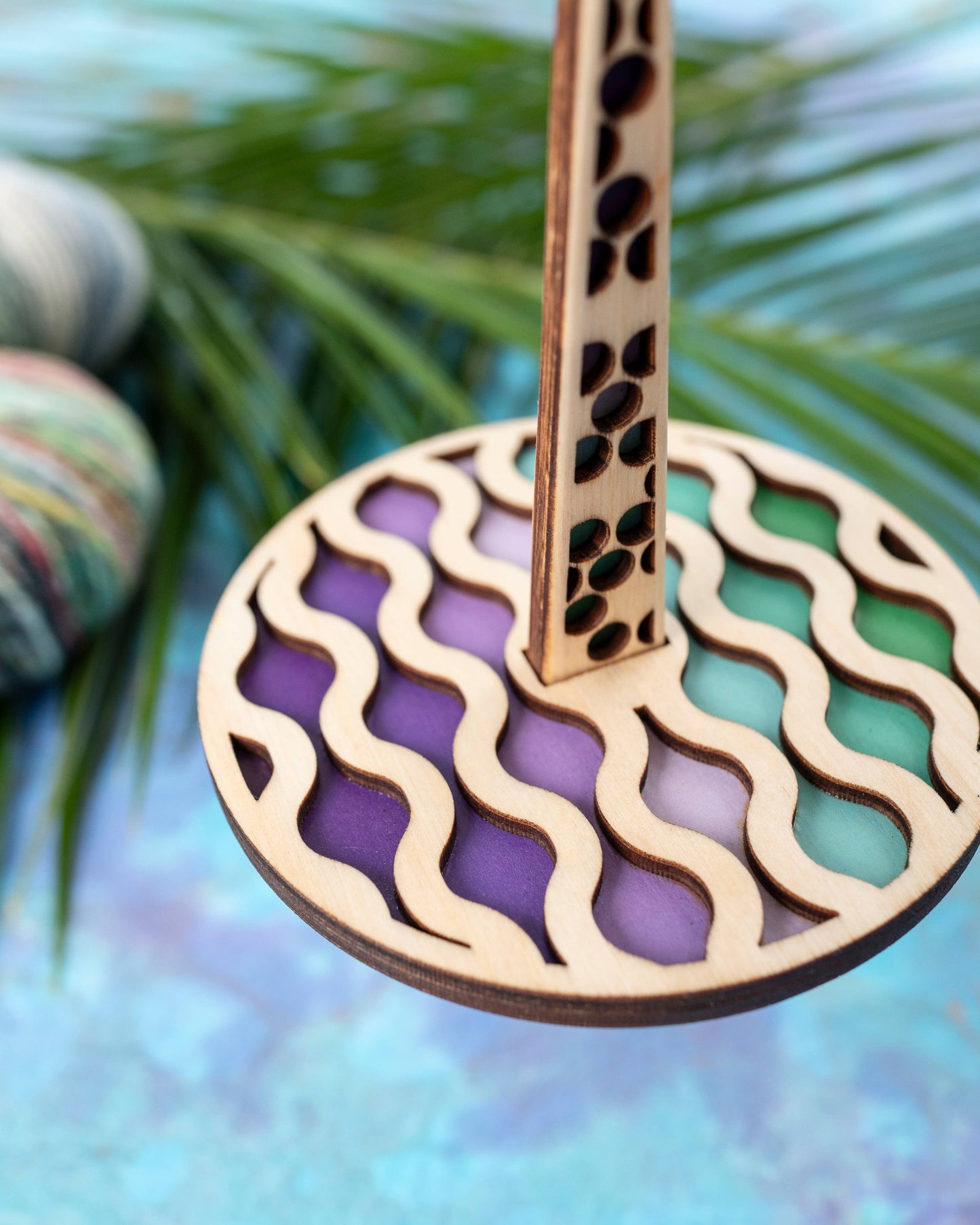 Funky Wave Yarn Minder