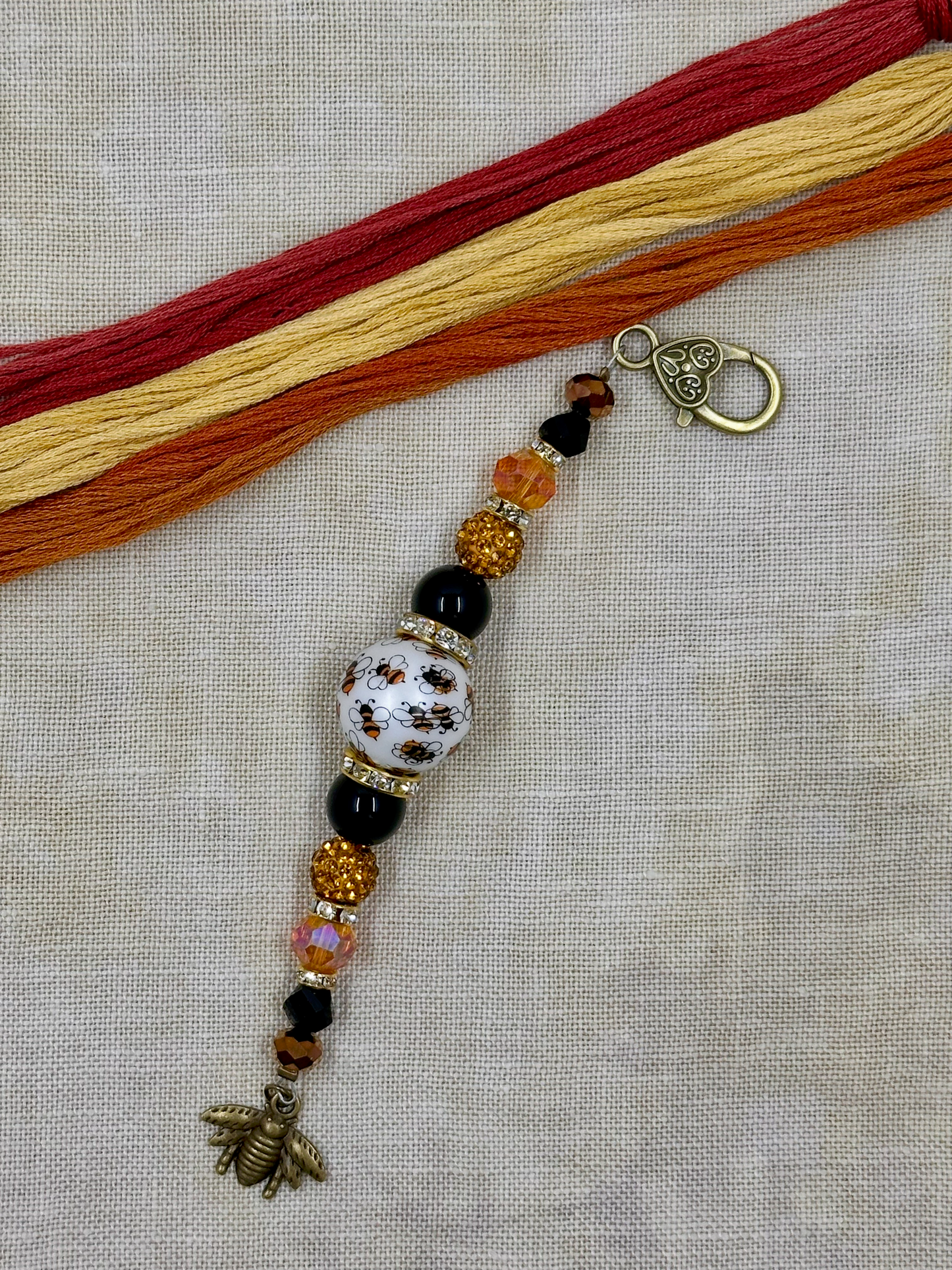 Buzzing Beauty (exclusive)