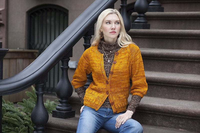 Rios & Washted Interchangeable Yarns Knitted Pattern Book