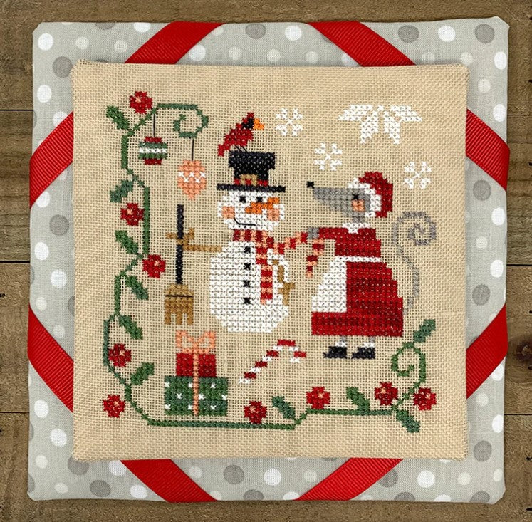 Mouse's Christmas Decorating