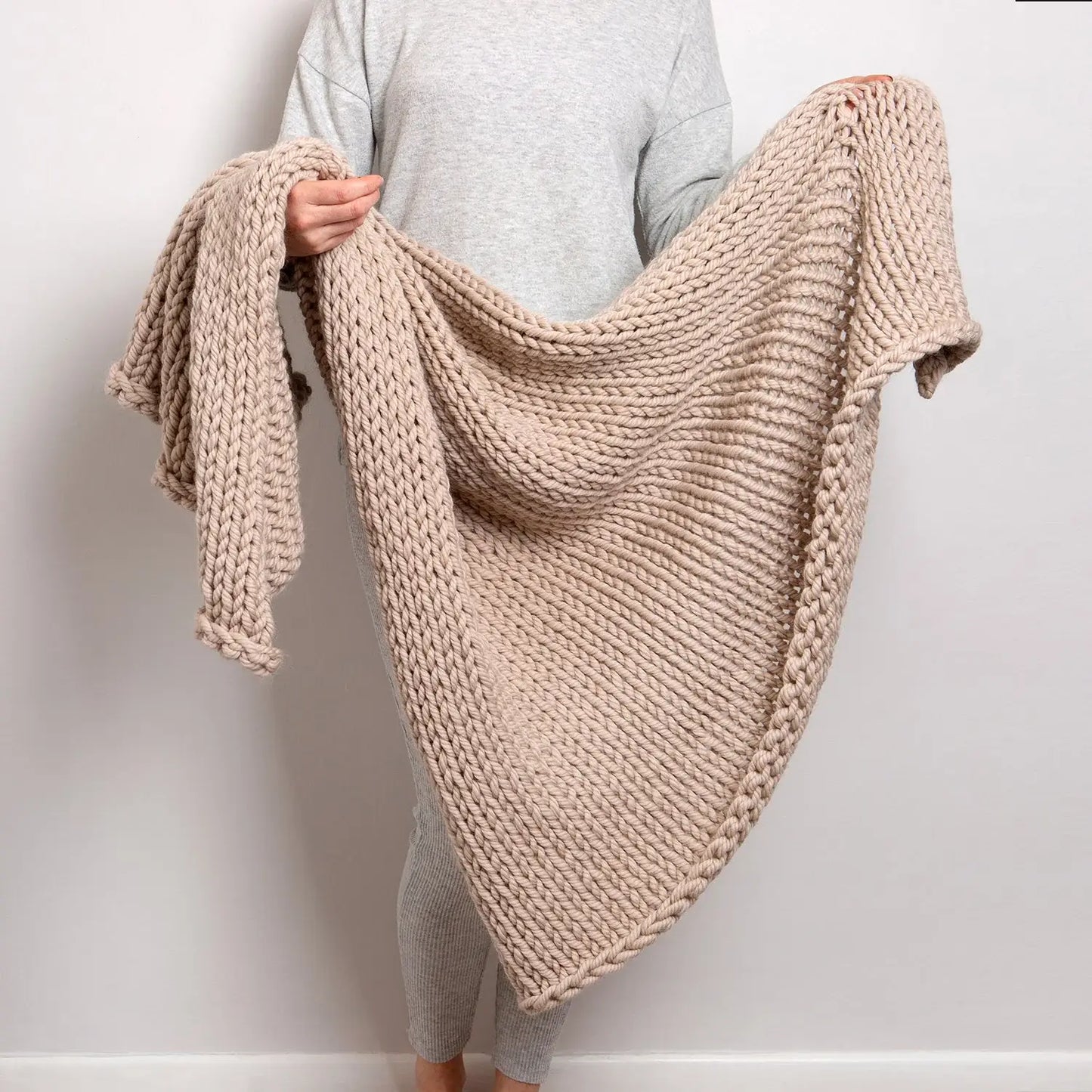 Cuddle Up Blanket Knitting Kit - 2 in 1 Beginner Pattern