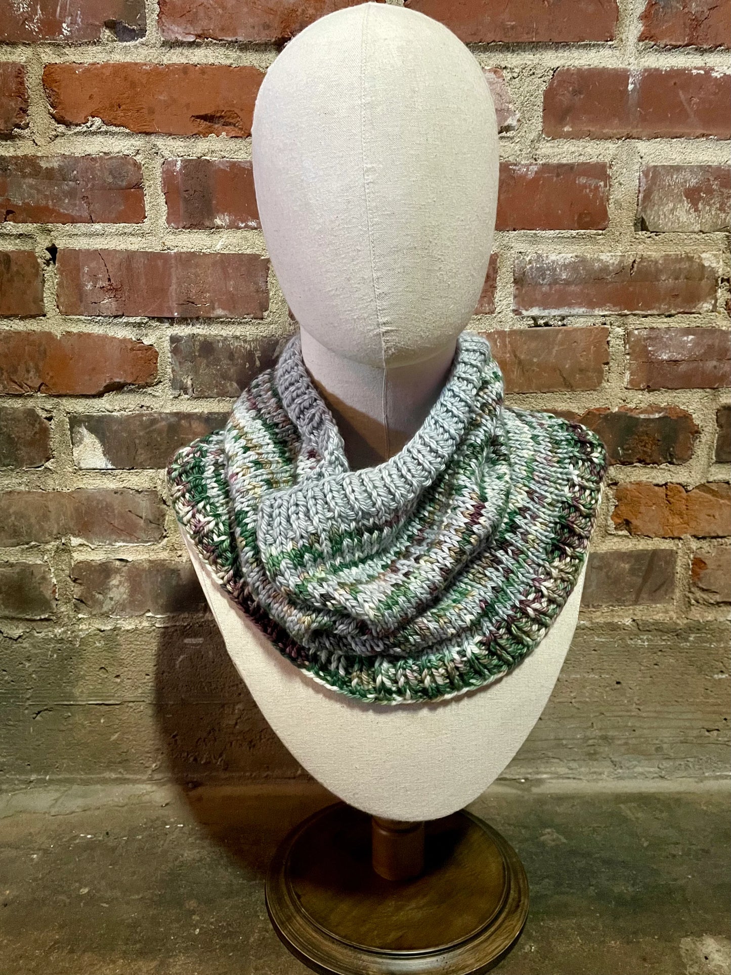 Crosshatch Cowl Knitting Pattern