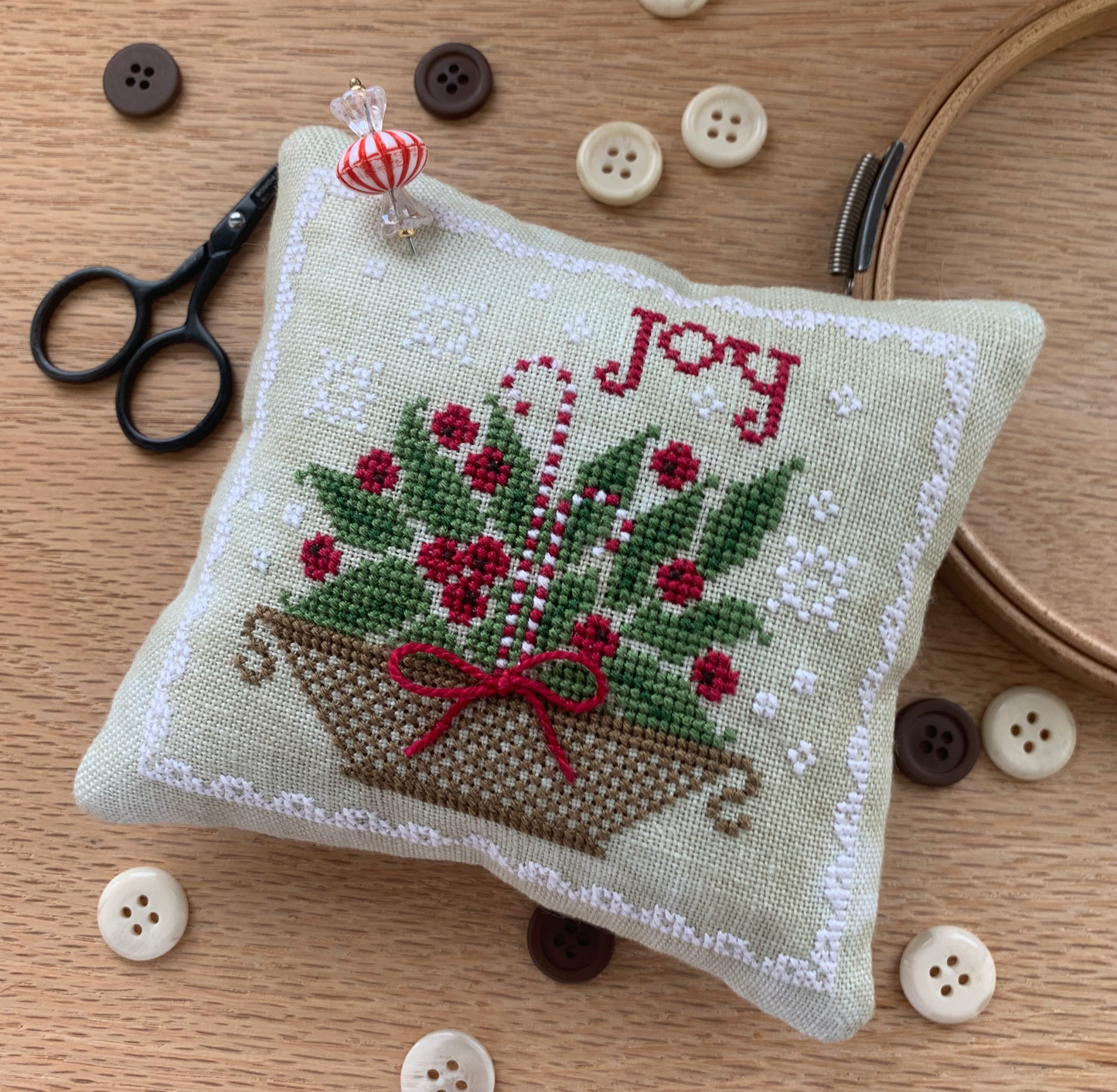 Holly Basket Pinkeep